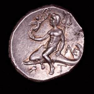 Rara moneda griega antigua, Calabria, Tarento, Taras montado en un delfín sosteniendo un tridente, Nike arriba con una corona (foto) de Unbekannter Künstler