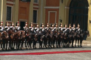 Soldados a caballo en gala de coraceros