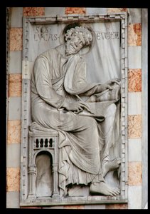 San Lucas, relieve del lado norte de la basílica
