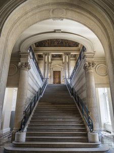 La escalera, arquitectos Charles Lelong y Edouard Dubois, entre 1840 y 1846. En el techo, Francia atando sus archivos al amanecer de los tiempos, pintura de Felix Jobbe Duval, entre 1877 y 1881. Hotel de Soubise de Unbekannt