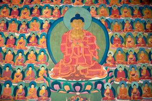 Budismo tibetano; pintura mural; Buda meditando; muchos pequeños Budas; Monasterio Chemre Gompa; Chemrey; región de Ladakh; Jammu y Cachemira; India; Asia del Sur; Asia de Unbekannt