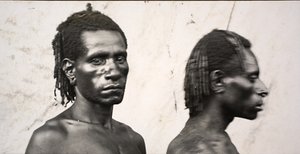 Dos hombres, Papúa Nueva Guinea (impresión en plata de gelatina) de Unbekannt