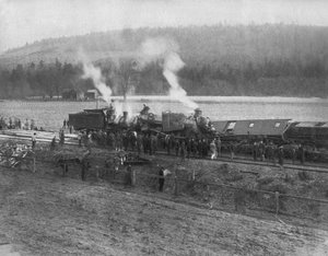 Estados Unidos: c.1885 Un accidente de tren en el campo. (foto en b/n)