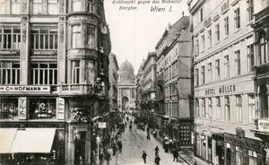 Viena: Kohlmarkt con Michaelerkirche al fondo