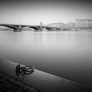 Estudio del río Vltava, Praga, República Checa, 2015 (fotografía en B/N)