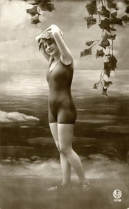 Mujer en traje de baño, c. principios de 1900 (postal) de Alec Hunter