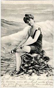 Mujer en traje de baño, c. principios de 1900 (postal) de Alec Hunter