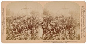 "Niñas de la escuela Booker T. Washington, Tuskegee, Alabama, la Sra. McKinley en un carruaje cercano",1899 (foto)