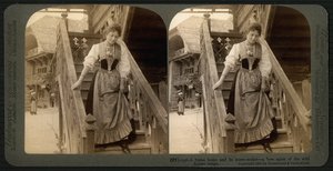 Tarjeta estereoscópica que representa a una joven suiza en traje tradicional, c.1900 (foto sepia) (véase también 473238) de Underwood and Underwood