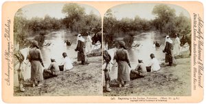Bautismo en el río Jordán, Palestina, 1896 de Underwood and Underwood