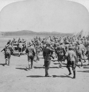 Alarma de campamento en Honey Nest Kloof, Sudáfrica, 1900 de Underwood and Underwood