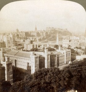 Edimburgo, desde Calton Hill, S.O. hasta el castillo, sobre el antiguo cementerio, Escocia, 1902 de Underwood and Underwood