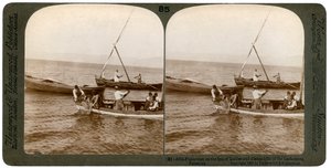 Pescadores en el Mar de Galilea, Palestina, 1900 de Underwood and Underwood
