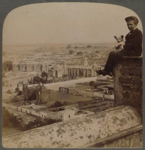 Desde la Catedral de San Francisco, en la pirámide azteca más grande, mirando sobre Cholula, México, 1901 de Underwood and Underwood
