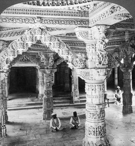 Interior del Templo de Vimala Sah, Monte Abu, India, 1903