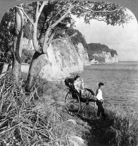 Mirando al este sobre la bahía de Mississippi, cerca de Yokohama, Japón, 1904 de Underwood and Underwood