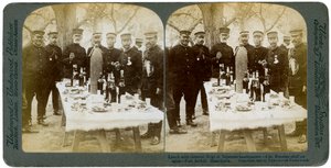 Almuerzo con el General Nogi en el cuartel general japonés, Port Arthur, Manchuria, 1904 de Underwood and Underwood