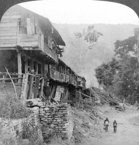Aldea nativa, Puente Teesta cerca de Darjeeling, India, 1903 de Underwood and Underwood