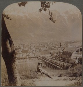 Pintoresco Innsbruck, la capital del Tirol, Austria - Bajo los severos Alpes bávaros, 1898 de Underwood and Underwood