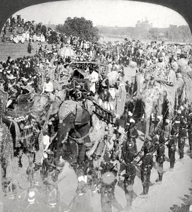 Príncipes en la Gran Entrada Estatal, Durbar, Delhi, India de Underwood and Underwood