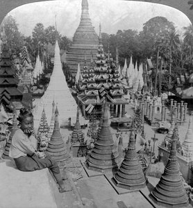 Pagoda Shwedagon, Rangún, Birmania, c. 1900s de Underwood and Underwood