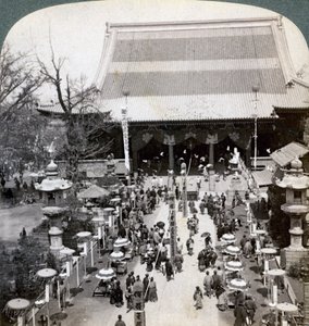 Frente sur del Templo Asakusa, Tokio, Japón, 1904