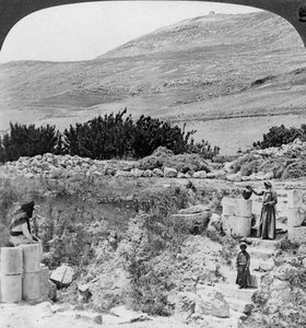 Escaleras que conducen al pozo de Jacob, mirando al noroeste, Palestina Israel, 1905 de Underwood and Underwood