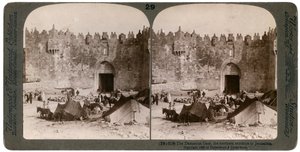 La puerta de Damasco, la entrada norte a Jerusalén, Palestina, 1896 de Underwood and Underwood