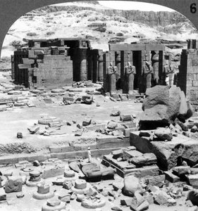 El Ramesseum, el templo de Ramsés II, en Tebas, Egipto, 1905 de Underwood and Underwood