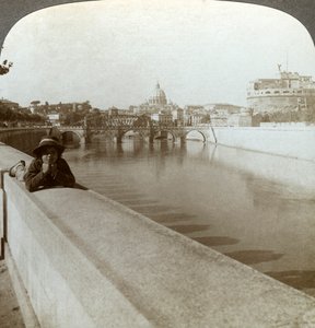 El río Tíber, Castel Sant Angelo y la Basílica de San Pedro, Roma, Italia de Underwood and Underwood