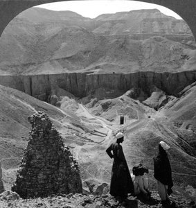 Valle de los Reyes, tumbas en Tebas, Egipto, 1905 de Underwood and Underwood