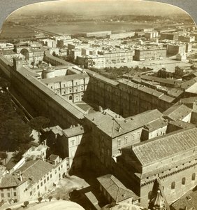 Palacio del Vaticano desde la cúpula de la Basílica de San Pedro, Roma, Italia de Underwood and Underwood