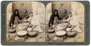 Mujeres moliendo en el molino, Palestina, 1900
