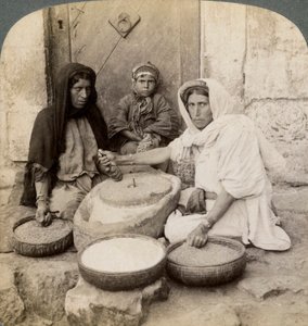 Mujeres moliendo en el molino, Palestina