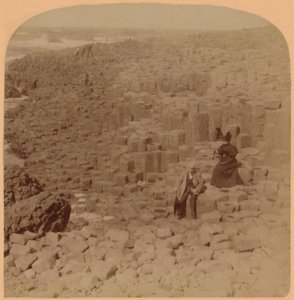 Maravilloso Camino de los Gigantes, Condado de Antrim, Irlanda, 1899 de Underwood and Underwood