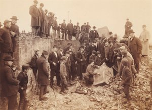[Abriendo la caja fuerte de Miller y Bisbee] de Unidentified