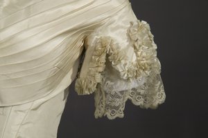 Vestido de dama de honor de Unknown artist