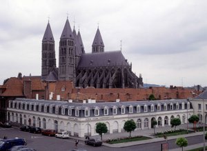 Catedral de Tournai (Bélgica), vista desde el exterior de Unknown artist