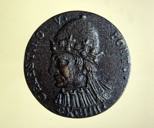 Celestino V (o San Pedro Celestino) (1215 - 1296) el papa que se trasladó. Medalla del Gabinete de Medallas de Roma. de Unknown artist