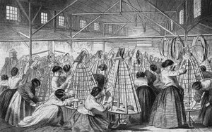 Fábricas de crinolinas: la colocación de aros. de Unknown artist