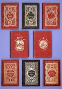 Diferentes portadas de los libros de Julio Verne publicados en las ediciones Hetzel. Colección de la biblioteca Verne. París de Unknown artist