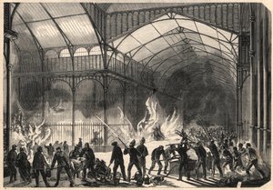 Bomberos tratando de detener el incendio de las Halles Centrales en París, 10 de julio.