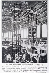 Primer ascensor construido por Léon Edoux en la exposición universal de 1867 de Unknown artist