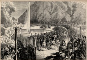 Gran revista del 14 de agosto: El emperador Napoleón III (1808-1873), seguido por su estado mayor, cruza el Jardín de las Tullerías en París. Su hijo, el príncipe imperial Eugenio Luis José (1856-1879), está a su derecha. Grabado en "El Universo Ilustre".