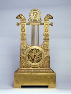 Reloj de chimenea en forma de arpa. de Unknown artist