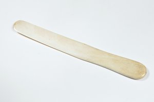 Cuchillo de papel de marfil propiedad de Charles Dickens