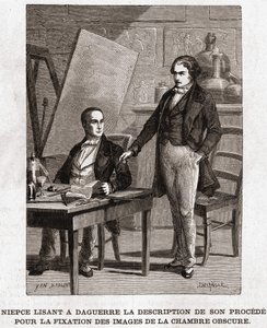Niepce leyendo a Louis Daguerre la descripción de la Heliografía, para la fijación de imágenes de la cámara oscura - Nicephore Niepce (1765-1833), inventor francés, pionero de la fotografía leyendo a Daguerre la descripción de su método para fijar las imág de Unknown artist