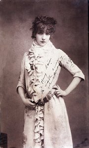 Retrato de Henriette Rosine Bernard, conocida como Sarah Bernhardt (1844-1923), fotografía autografiada de Unknown artist