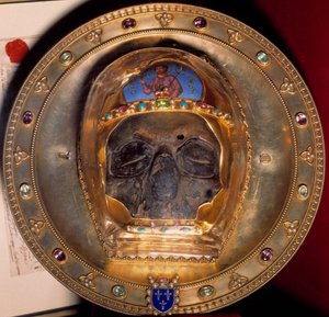 Reliquia: cráneo de San Juan Bautista traído en 1206 de la Cuarta Cruzada a Constantinopla, tesoro de la sacristía de la Catedral de Amiens de Unknown artist