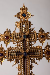 Cruz relicario. Orfebrería con joyas. Abadía de origen (Saint-Amand Tournai, ex-Elnone. Siglo XVI. (detalle) de Unknown artist